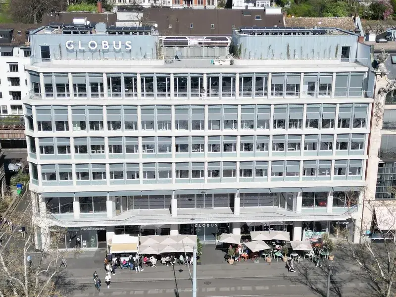 Fassadenstützen aus Ammocret am umgebauten Globus am Bellevue in Zürich