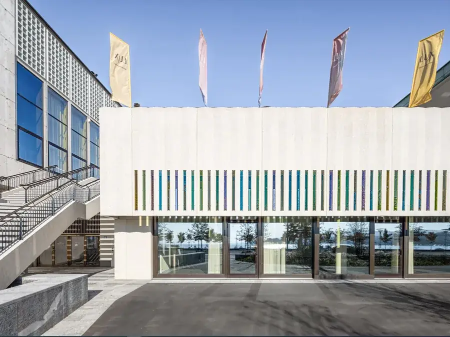 Sanierte Fassade mit Betonfertigteilen am Kongresshaus und Tonhalle Zürich