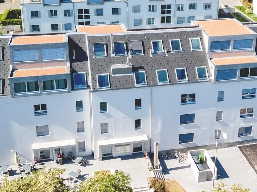 Mehrfamilienhaus Opus Vita Dällikon, komplett aus vorfabriziertem Beton, Luftaufnahme
