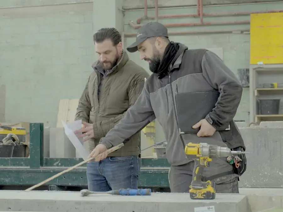Imagefilm STÜSSI Betonvorfabrikation – Tobias und Alexander Stüssi bei der Elementkontrolle im Werk Dällikon