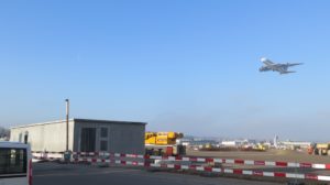 Abheben mit vorfabrizierten Betonelementen von STÜSSI am Flughafen Zürich