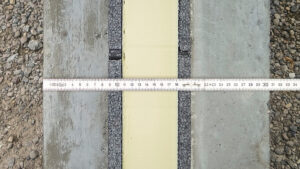 Querschnitt eines vorfabrizierten Sandwichelements im Minergie-Standard. Der Minergie-Standard ist bereits ab einer Wandstärke von 30cm erreichbar.